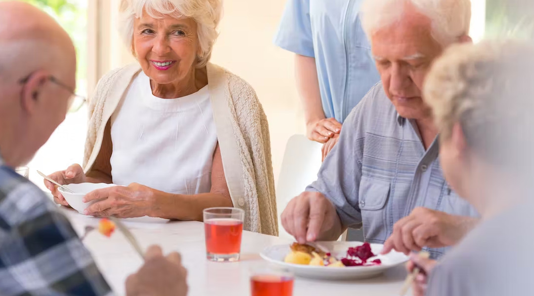 Breve guía para comer de manera saludable durante el envejecimiento
